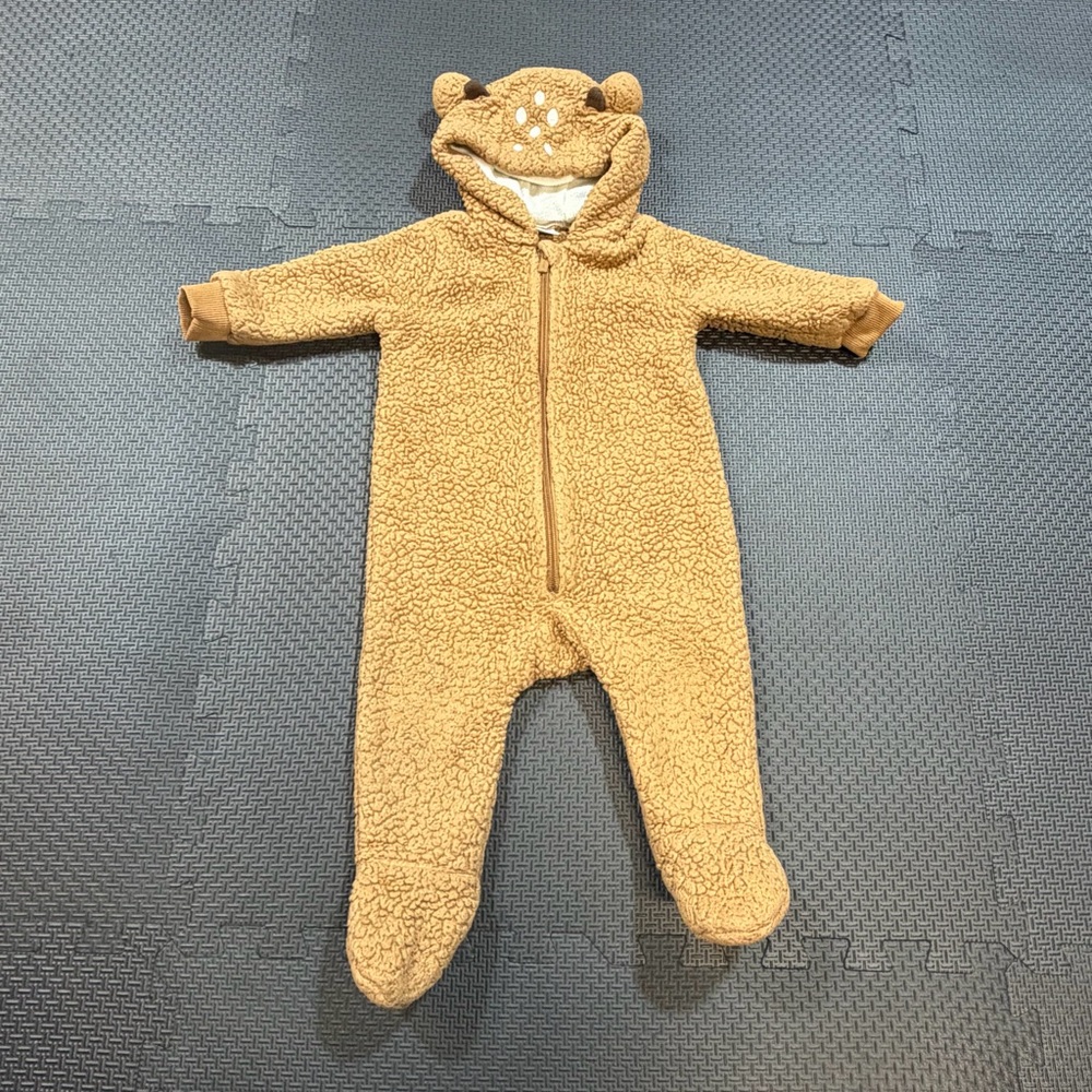 3/20$ Old Navy Tan One Piece Footie size 6-12 months